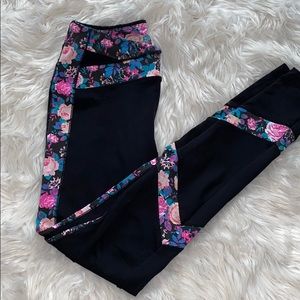 BEBE Pastel floral leggings